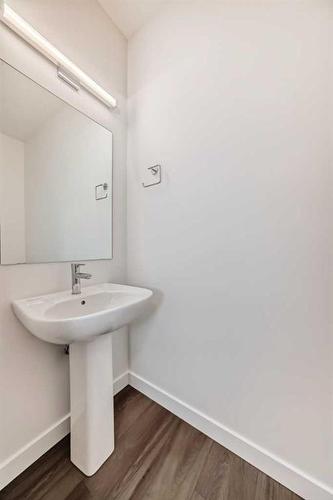 2066 Fowler Road Sw, Airdrie, AB - Indoor Photo Showing Bathroom