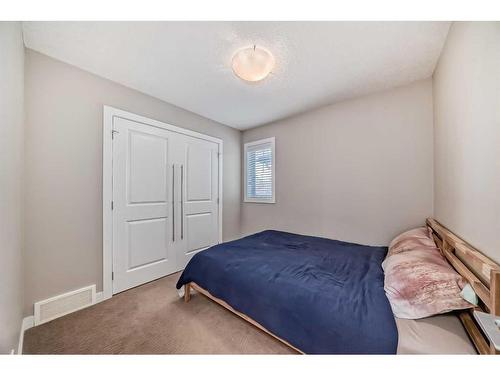 3-311 15 Avenue Ne, Calgary, AB - Indoor Photo Showing Bedroom