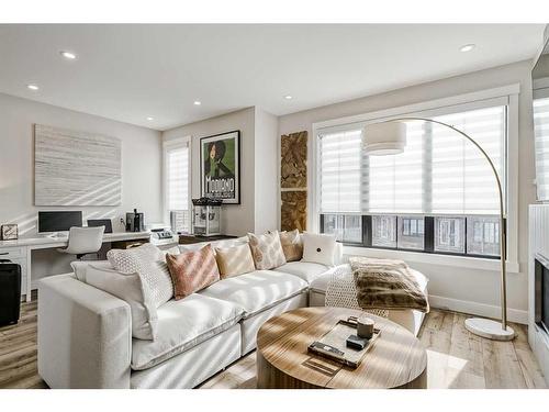 24-130 Discovery Drive Sw, Calgary, AB - Indoor Photo Showing Living Room