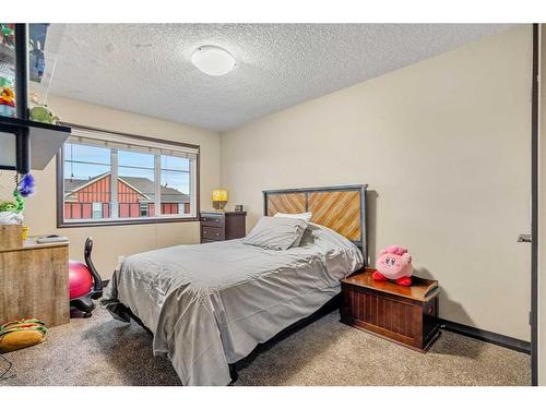 5 Masters Park Se, Calgary, AB - Indoor Photo Showing Bedroom