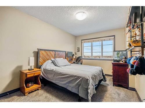 5 Masters Park Se, Calgary, AB - Indoor Photo Showing Bedroom