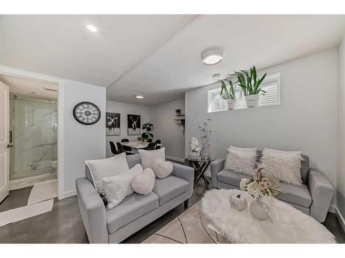 608 Skyview Ranch Grove Ne, Calgary, AB - Indoor Photo Showing Living Room