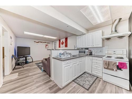 25 Taracove Way Ne, Calgary, AB - Indoor Photo Showing Kitchen