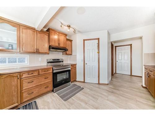 25 Taracove Way Ne, Calgary, AB - Indoor Photo Showing Kitchen