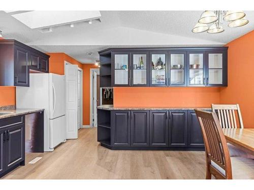 56 Grotto Way Ne, Canmore, AB - Indoor Photo Showing Kitchen