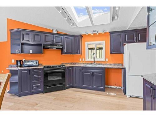 56 Grotto Way Ne, Canmore, AB - Indoor Photo Showing Kitchen