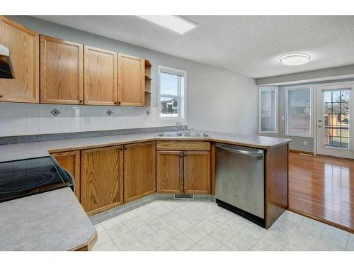 10980 Harvest Lake Way Ne, Calgary, AB - Indoor Photo Showing Kitchen