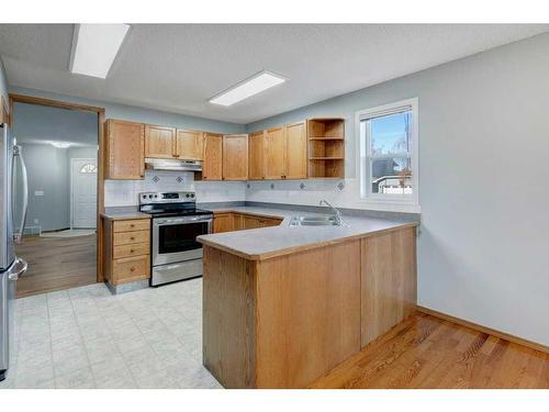 10980 Harvest Lake Way Ne, Calgary, AB - Indoor Photo Showing Kitchen