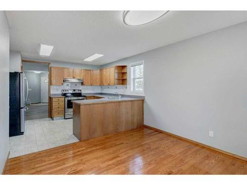 10980 Harvest Lake Way Ne, Calgary, AB - Indoor Photo Showing Kitchen