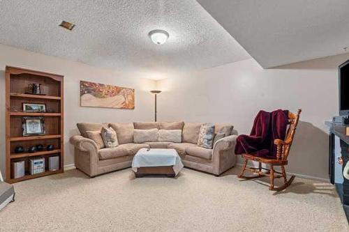 29-2210 Oakmoor Drive Sw, Calgary, AB - Indoor Photo Showing Living Room