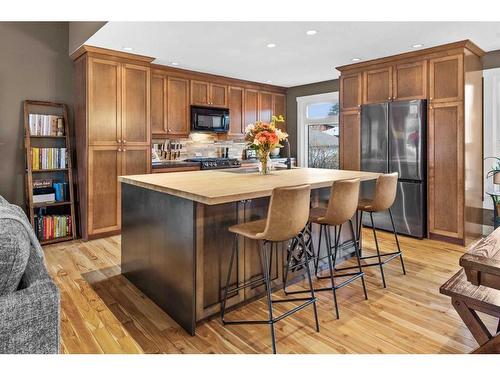 10619 Oakmoor Way Sw, Calgary, AB - Indoor Photo Showing Kitchen