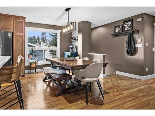 10619 Oakmoor Way Sw, Calgary, AB - Indoor Photo Showing Dining Room