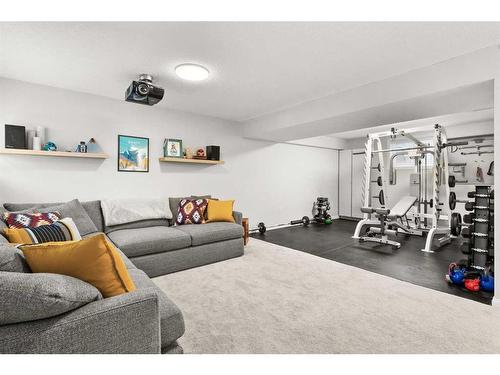 10619 Oakmoor Way Sw, Calgary, AB - Indoor Photo Showing Gym Room