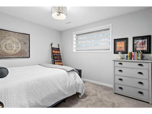 10619 Oakmoor Way Sw, Calgary, AB - Indoor Photo Showing Bedroom