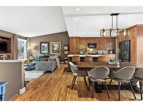 10619 Oakmoor Way Sw, Calgary, AB - Indoor Photo Showing Dining Room