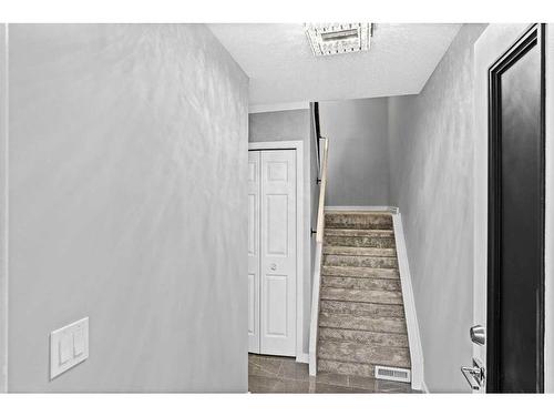 13-2519 38 Street Ne, Calgary, AB - Indoor Photo Showing Other Room