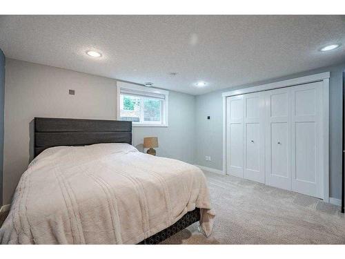 3727 37 Street Nw, Calgary, AB - Indoor Photo Showing Bedroom