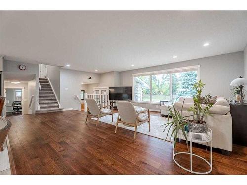 3727 37 Street Nw, Calgary, AB - Indoor Photo Showing Living Room