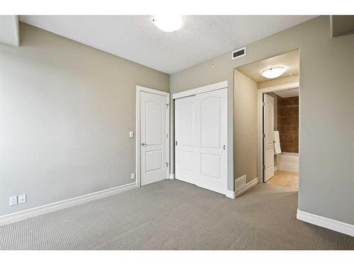 1905-836 15 Avenue Sw, Calgary, AB - Indoor Photo Showing Other Room