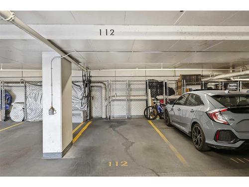 1905-836 15 Avenue Sw, Calgary, AB - Indoor Photo Showing Garage