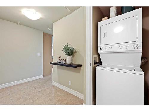 1905-836 15 Avenue Sw, Calgary, AB - Indoor Photo Showing Laundry Room