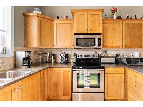 209 Valarosa Place, Didsbury, AB - Indoor Photo Showing Kitchen