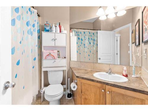 209 Valarosa Place, Didsbury, AB - Indoor Photo Showing Bathroom