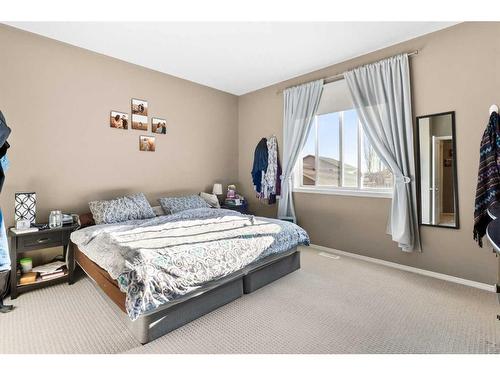 209 Valarosa Place, Didsbury, AB - Indoor Photo Showing Bedroom