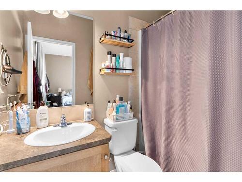 209 Valarosa Place, Didsbury, AB - Indoor Photo Showing Bathroom