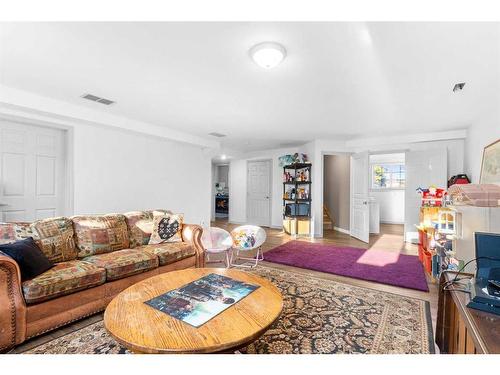 209 Valarosa Place, Didsbury, AB - Indoor Photo Showing Living Room