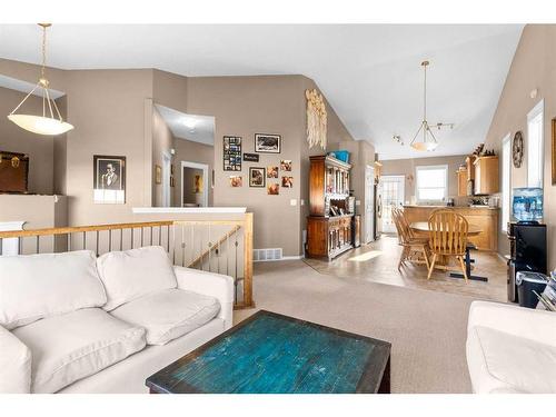 209 Valarosa Place, Didsbury, AB - Indoor Photo Showing Living Room