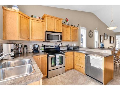 209 Valarosa Place, Didsbury, AB - Indoor Photo Showing Kitchen With Double Sink