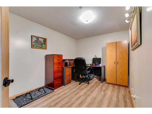 245-6868 Sierra Morena Boulevard Sw, Calgary, AB - Indoor Photo Showing Other Room