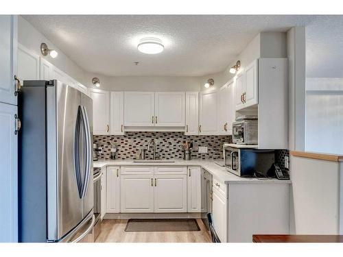 245-6868 Sierra Morena Boulevard Sw, Calgary, AB - Indoor Photo Showing Kitchen With Upgraded Kitchen