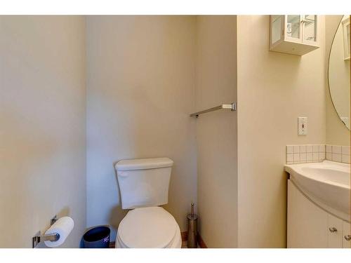 245-6868 Sierra Morena Boulevard Sw, Calgary, AB - Indoor Photo Showing Bathroom