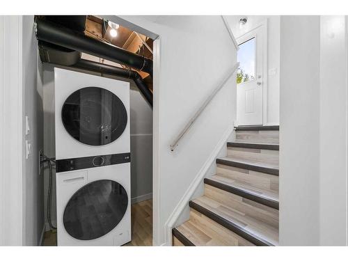 607 Sabrina Road Sw, Calgary, AB - Indoor Photo Showing Laundry Room