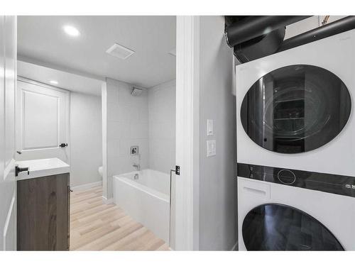 607 Sabrina Road Sw, Calgary, AB - Indoor Photo Showing Laundry Room