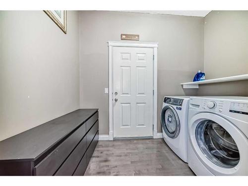 257 Bridlemeadows Common Sw, Calgary, AB - Indoor Photo Showing Laundry Room