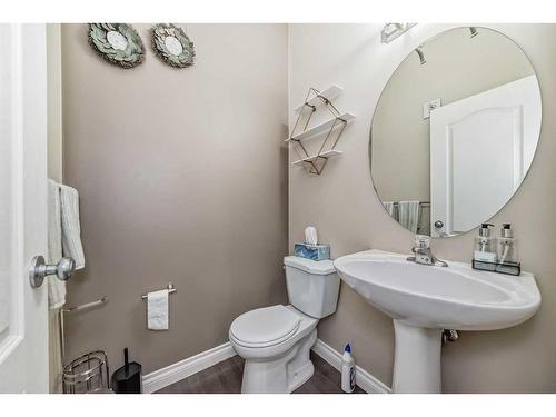 257 Bridlemeadows Common Sw, Calgary, AB - Indoor Photo Showing Bathroom