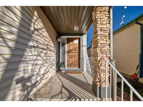 257 Bridlemeadows Common Sw, Calgary, AB - Outdoor