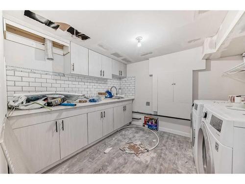 257 Bridlemeadows Common Sw, Calgary, AB - Indoor Photo Showing Kitchen