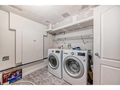 257 Bridlemeadows Common Sw, Calgary, AB - Indoor Photo Showing Laundry Room