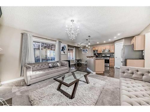 257 Bridlemeadows Common Sw, Calgary, AB - Indoor Photo Showing Living Room