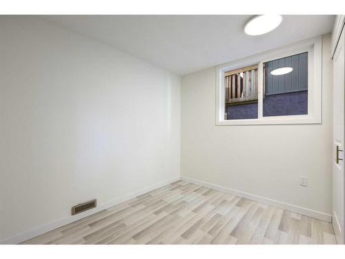 611 Sabrina Road Sw, Calgary, AB - Indoor Photo Showing Other Room