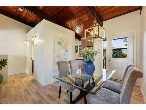 611 Sabrina Road Sw, Calgary, AB - Indoor Photo Showing Dining Room