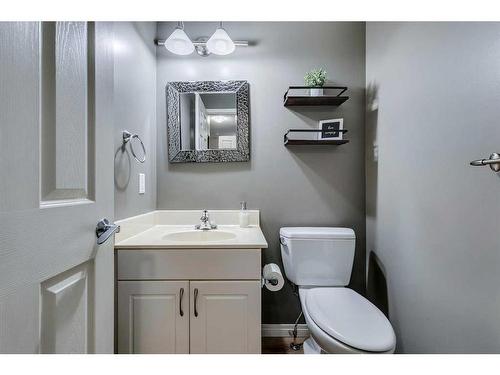 15 Cranfield Crescent Se, Calgary, AB - Indoor Photo Showing Bathroom