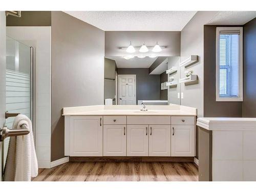 15 Cranfield Crescent Se, Calgary, AB - Indoor Photo Showing Bathroom