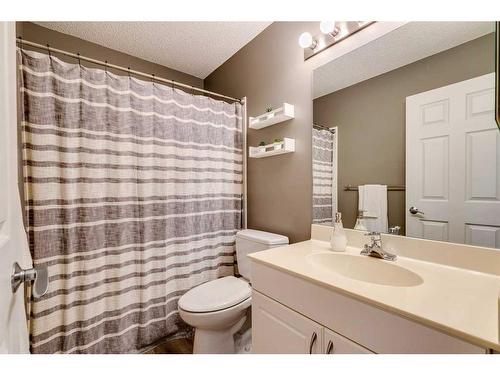 15 Cranfield Crescent Se, Calgary, AB - Indoor Photo Showing Bathroom