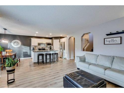 15 Cranfield Crescent Se, Calgary, AB - Indoor Photo Showing Living Room