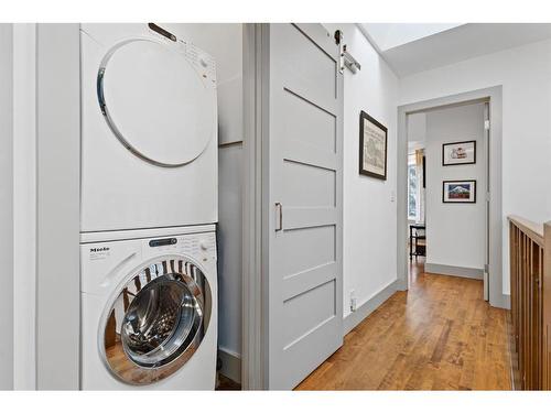 615 23 Avenue Sw, Calgary, AB - Indoor Photo Showing Laundry Room